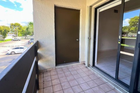 Снять в аренду кондоминиум в Майами, Флорида 2 спальни, 87.7м2, № 1938707 - фото 2