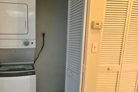 Снять в аренду кондоминиум в Майами, Флорида 2 спальни, 87.7м2, № 1938707 - фото 8