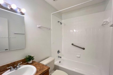 Снять в аренду кондоминиум в Майами, Флорида 2 спальни, 87.7м2, № 1938707 - фото 11