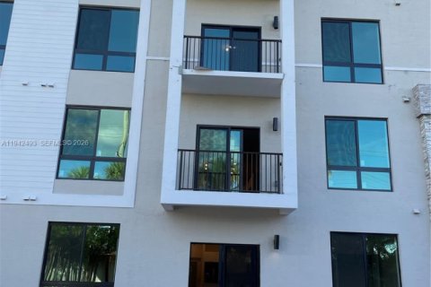 Кондоминиум с 3 спальнями в Дорал, Флорида в URBANA № 2056290