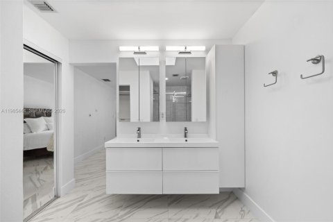 Купить кондоминиум в Авентура, Флорида 2 спальни, 106.19м2, № 2047026 - фото 21