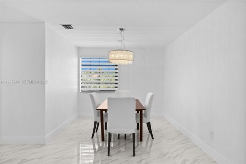 Купить кондоминиум в Авентура, Флорида 2 спальни, 106.19м2, № 2047026 - фото 7