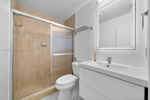 Купить кондоминиум в Авентура, Флорида 2 спальни, 106.19м2, № 2047026 - фото 26