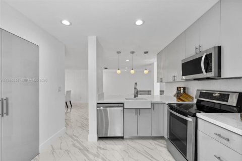 Купить кондоминиум в Авентура, Флорида 2 спальни, 106.19м2, № 2047026 - фото 11