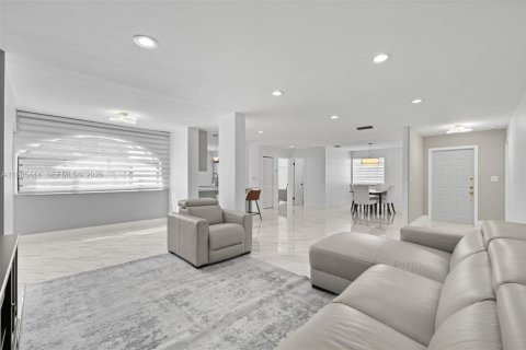 Купить кондоминиум в Авентура, Флорида 2 спальни, 106.19м2, № 2047026 - фото 16