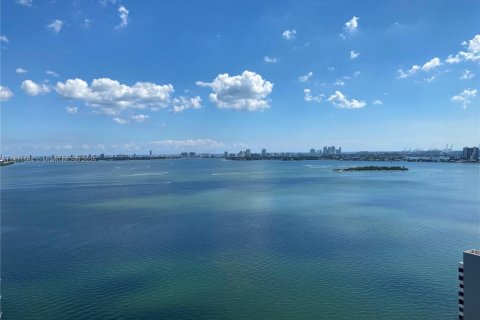 Condo in Miami, Florida, 2 bedrooms  № 1888766 - photo 3