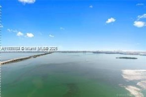 Condo in Miami, Florida, 2 bedrooms  № 1888766 - photo 1