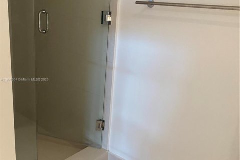 Condo in Miami, Florida, 2 bedrooms  № 1888766 - photo 12