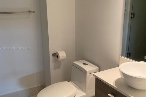 Condo in Miami, Florida, 2 bedrooms  № 1888766 - photo 13
