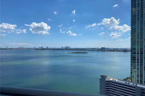 Condo in Miami, Florida, 2 bedrooms  № 1888766 - photo 2