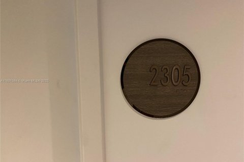 Condo in Miami, Florida, 2 bedrooms  № 1888766 - photo 16