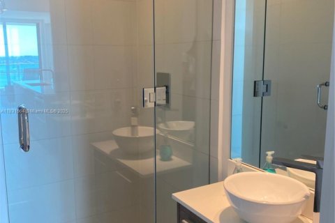 Condo in Miami, Florida, 2 bedrooms  № 1888766 - photo 9