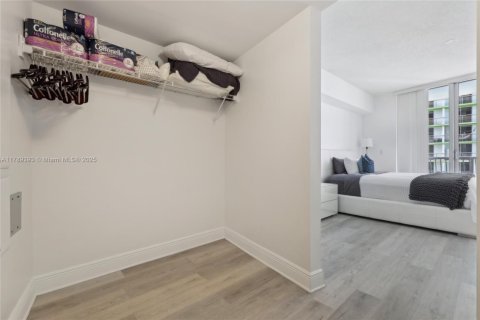 Condo in Miami, Florida, 1 bedroom № 1959672 - photo 23