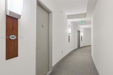 Condo in Miami, Florida, 1 bedroom № 1959672 - photo 4