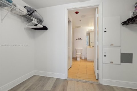 Condo in Miami, Florida, 1 bedroom № 1959672 - photo 22
