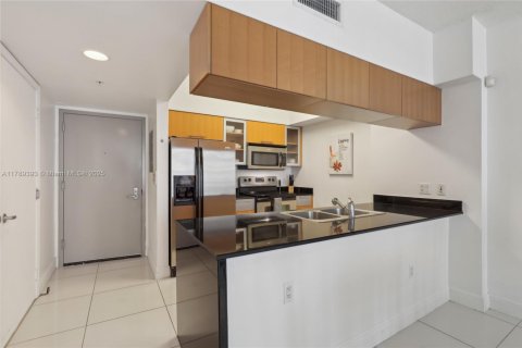 Condo in Miami, Florida, 1 bedroom № 1959672 - photo 13