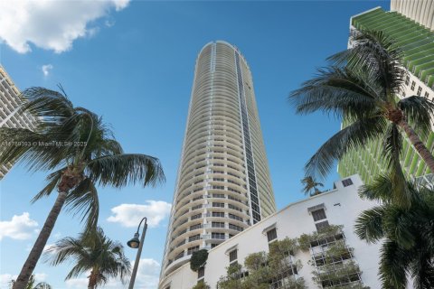 Condo in Miami, Florida, 1 bedroom № 1959672 - photo 3