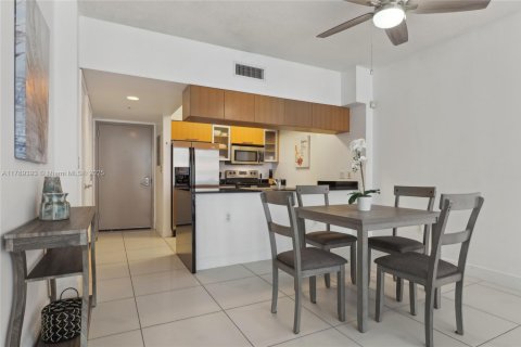 Condo in Miami, Florida, 1 bedroom № 1959672 - photo 10