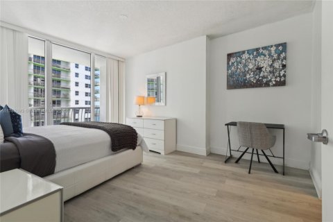 Condo in Miami, Florida, 1 bedroom № 1959672 - photo 19