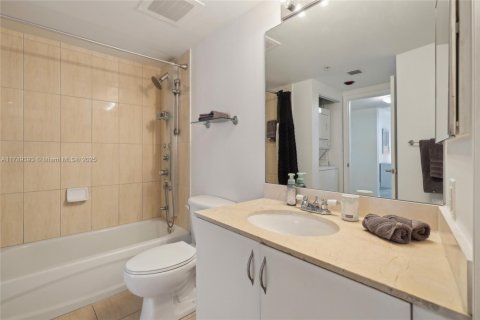 Condo in Miami, Florida, 1 bedroom № 1959672 - photo 28