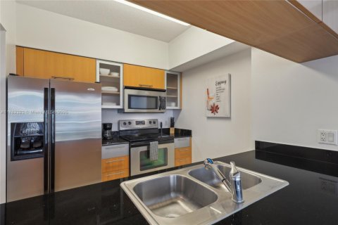 Condo in Miami, Florida, 1 bedroom № 1959672 - photo 16