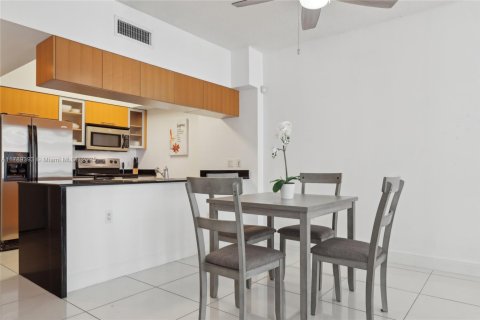 Condo in Miami, Florida, 1 bedroom № 1959672 - photo 17