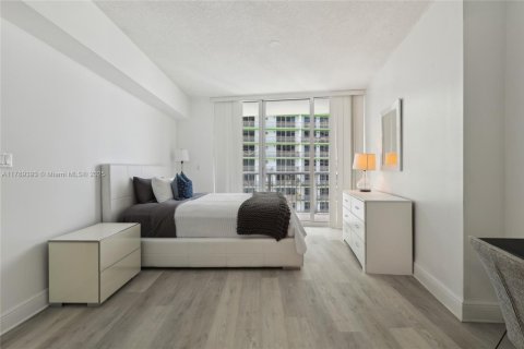 Condo in Miami, Florida, 1 bedroom № 1959672 - photo 25