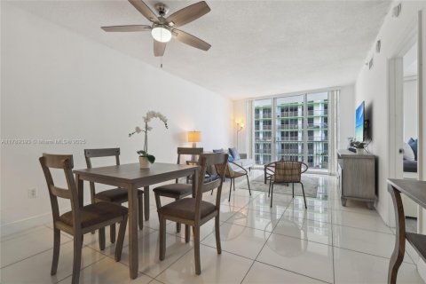 Condo in Miami, Florida, 1 bedroom № 1959672 - photo 12