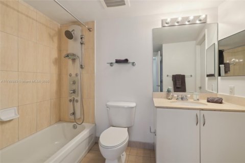 Condo in Miami, Florida, 1 bedroom № 1959672 - photo 26