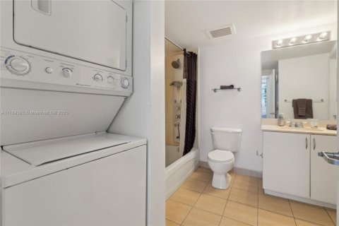 Condo in Miami, Florida, 1 bedroom № 1959672 - photo 24