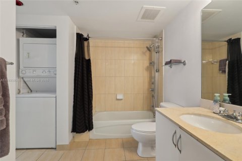 Condo in Miami, Florida, 1 bedroom № 1959672 - photo 27