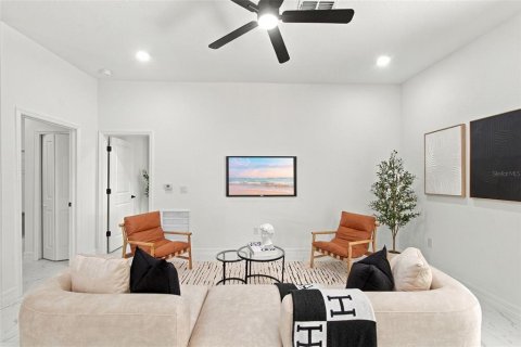 Casa en venta en Orlando, Florida, 4 dormitorios, 158.21 m2 № 2386577 - foto 3
