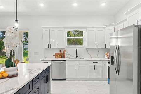 Casa en venta en Orlando, Florida, 4 dormitorios, 158.21 m2 № 2386577 - foto 5