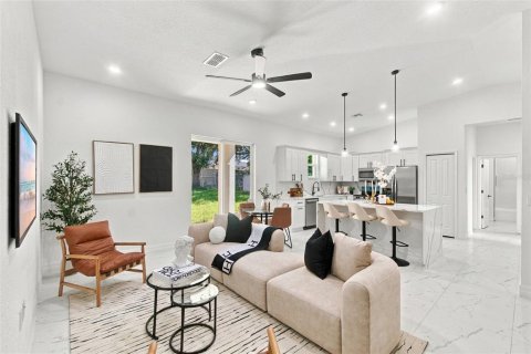 Casa en venta en Orlando, Florida, 4 dormitorios, 158.21 m2 № 2386577 - foto 2