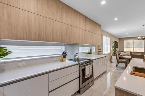 Townhouse in Fort Lauderdale, Florida 3 bedrooms, 237.83 sq.m. № 2083446 - photo 12