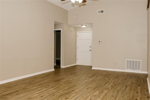Villa ou maison à louer à Orlando, Floride: 3 chambres, 125.98 m2 № 1883114 - photo 2