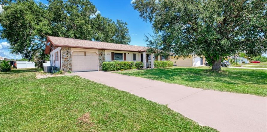 Casa en Port Charlotte, Florida 3 dormitorios, 122.17 m2 № 1876375
