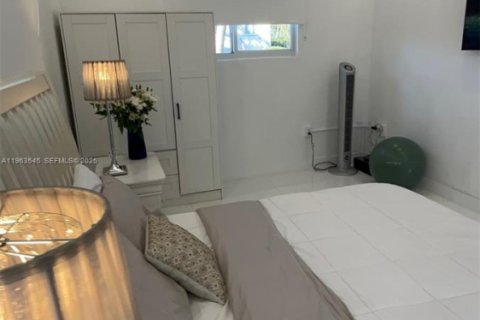 Propiedad comercial en alquiler en Miami, Florida, 1 dormitorio, 161.28 m2 № 2025593 - foto 10