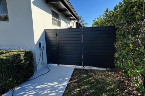 Propiedad comercial en alquiler en Miami, Florida, 1 dormitorio, 161.28 m2 № 2025593 - foto 15