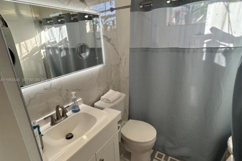 Propiedad comercial en alquiler en Miami, Florida, 1 dormitorio, 161.28 m2 № 2025593 - foto 9