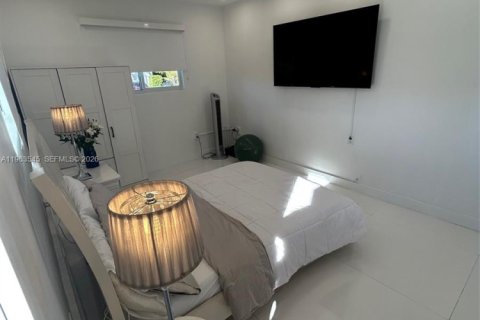 Propiedad comercial en alquiler en Miami, Florida, 1 dormitorio, 161.28 m2 № 2025593 - foto 4