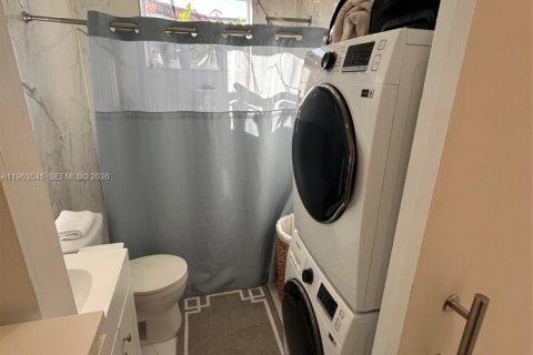 Propiedad comercial en alquiler en Miami, Florida, 1 dormitorio, 161.28 m2 № 2025593 - foto 8