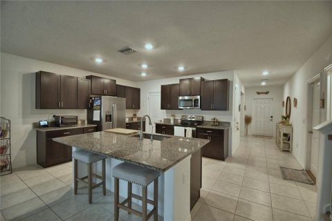 House in Lakeland, Florida 5 bedrooms, 274.43 sq.m. № 1684935 - photo 9