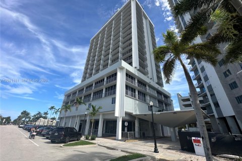Immobilier commercial à Hollywood, Floride № 2256882