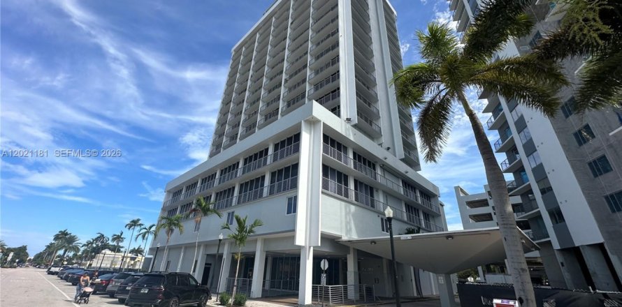 Immobilier commercial à Hollywood, Floride № 2256882