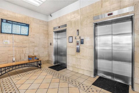 Immobilier commercial à vendre à Hollywood, Floride № 2256882 - photo 3