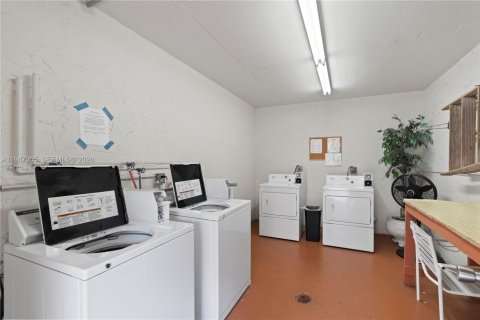 Купить кондоминиум в Дирфилд-Бич, Флорида 2 спальни, 88.26м2, № 2047769 - фото 18