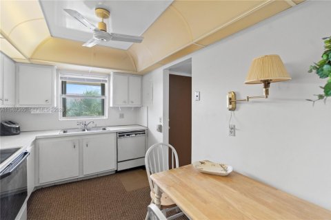 Купить кондоминиум в Дирфилд-Бич, Флорида 2 спальни, 88.26м2, № 2047769 - фото 12