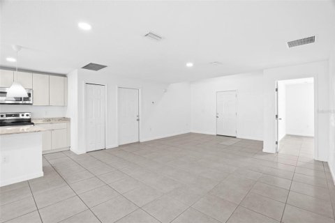 House in Palm Bay, Florida 4 bedrooms, 159.23 sq.m. № 1856167 - photo 11