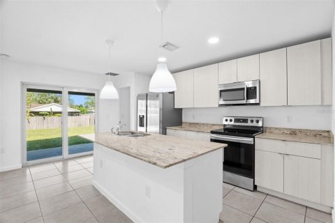 House in Palm Bay, Florida 4 bedrooms, 159.23 sq.m. № 1856167 - photo 7